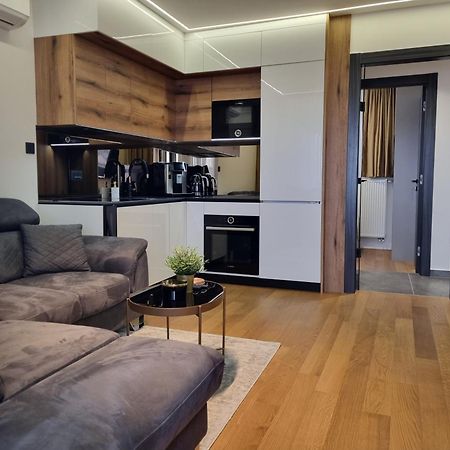 Apartamento Osijek Luxury Center - Self Check In, Free Private Parking, Ulica Ivana Gundulica 82 Exterior foto