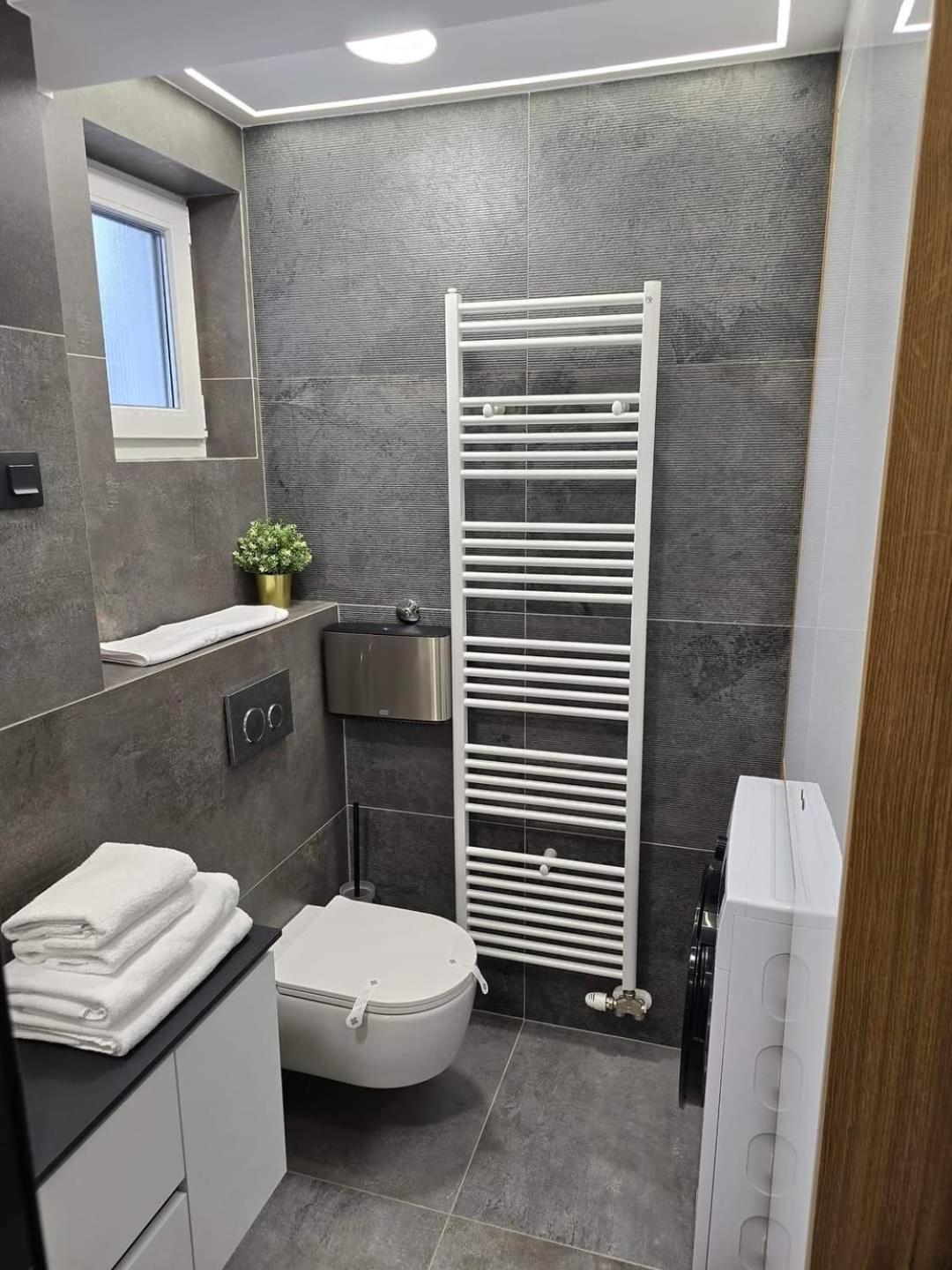 Apartamento Osijek Luxury Center - Self Check In, Free Private Parking, Ulica Ivana Gundulica 82 Exterior foto